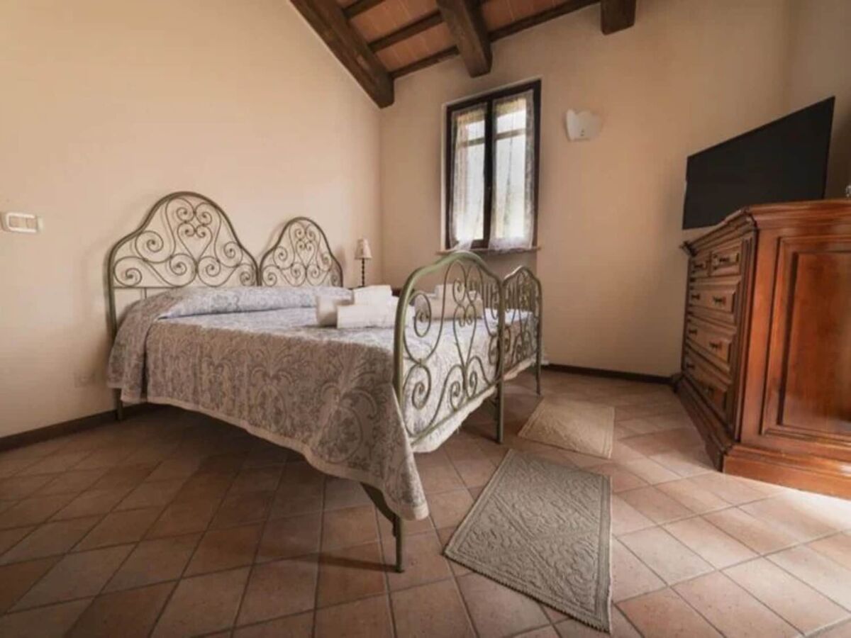 Apartment Holiday Home in Urbania with Garden BBQ - Features photo 4