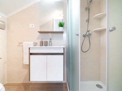 Apartment Apartment Dragojevic - Two bedroom apartment with Terrace and Sea View - Features photo 8