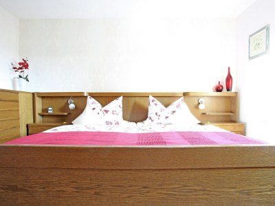 Apartment Apartment with terrace and pool in the garden - Features photo 14