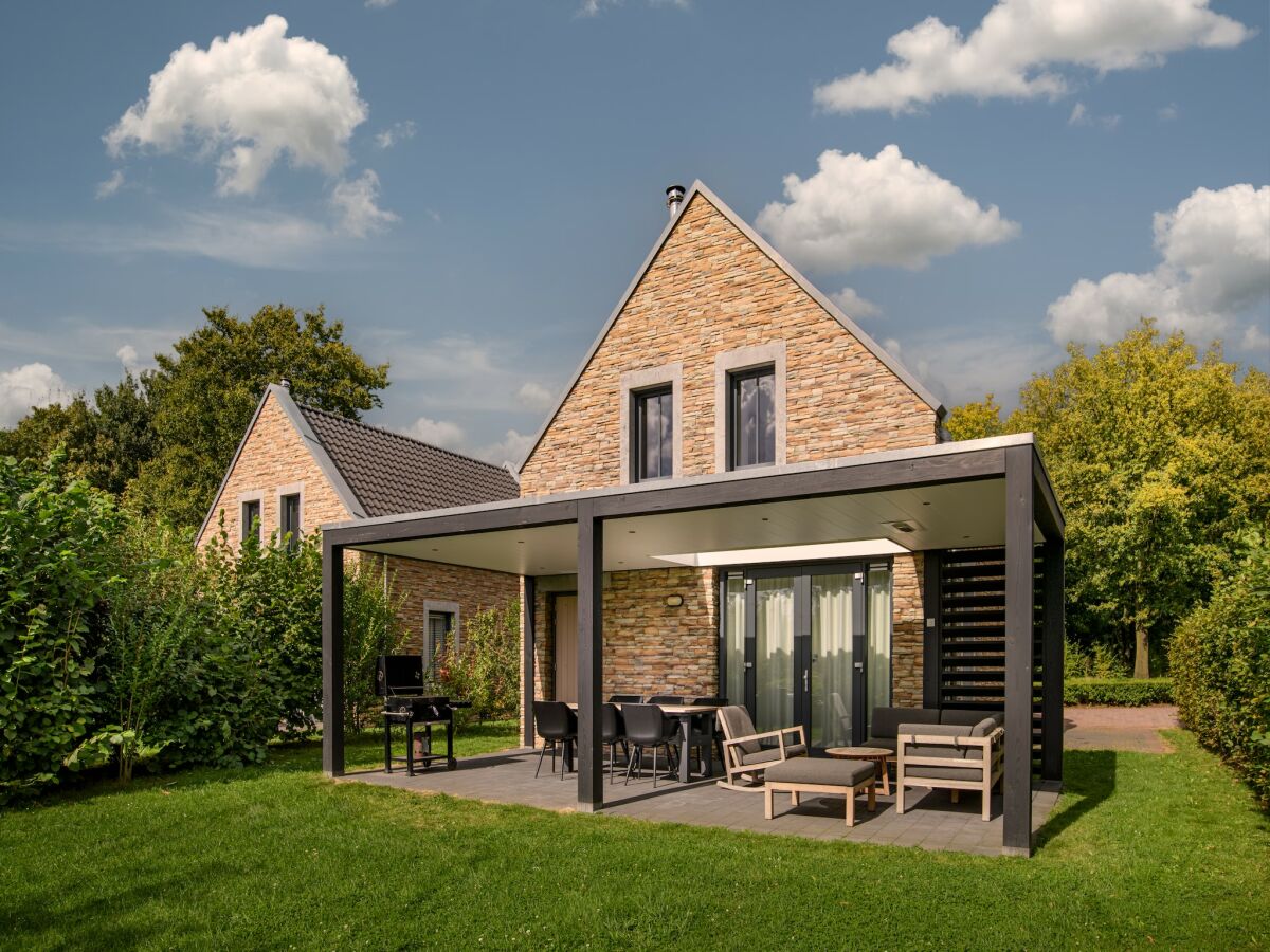 Holiday park Nice villa with veranda 4 km. from Maastricht - Outdoor photo 2