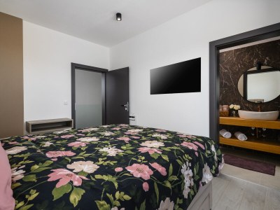 Villa Villa de la Vie with Heated Swimming Pool - Features photo 54