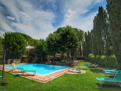 Apartment Sunny Apartment with Pool - Outdoor photo 6