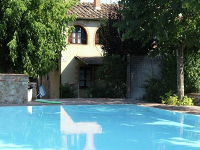 Apartment Sunny Apartment with Pool - Outdoor photo 9