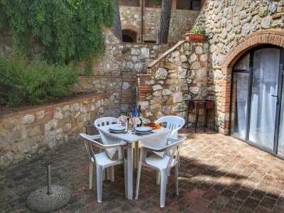 Apartment Sunny Apartment with Pool - Outdoor photo 16