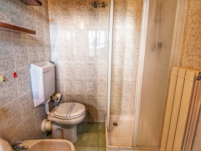 Apartment Sunny Apartment with Pool - Features photo 24