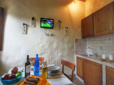 Apartment Sunny Apartment with Pool - Features photo 28