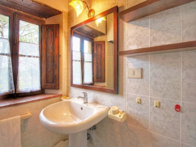 Apartment Sunny Apartment with Pool - Features photo 32