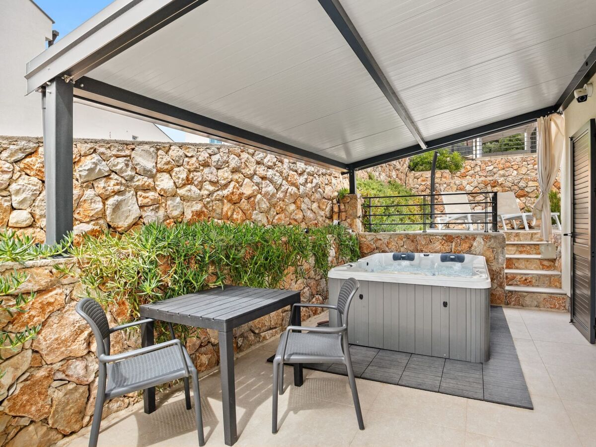 Apartment Crepsa Paradise with Jacuzzi - Couple Getaway - Outdoor photo 3