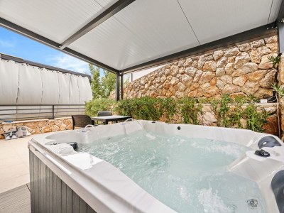 Apartment Crepsa Paradise with Jacuzzi - Couple Getaway - Outdoor photo 4