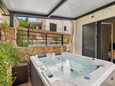 Apartment Crepsa Paradise with Jacuzzi - Couple Getaway - Outdoor photo 5