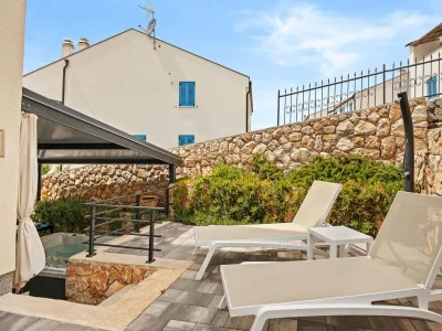 Apartment Crepsa Paradise with Jacuzzi - Couple Getaway - Outdoor photo 7