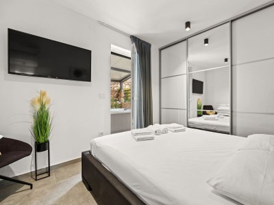 Apartment Crepsa Paradise with Jacuzzi - Couple Getaway - Features photo 22