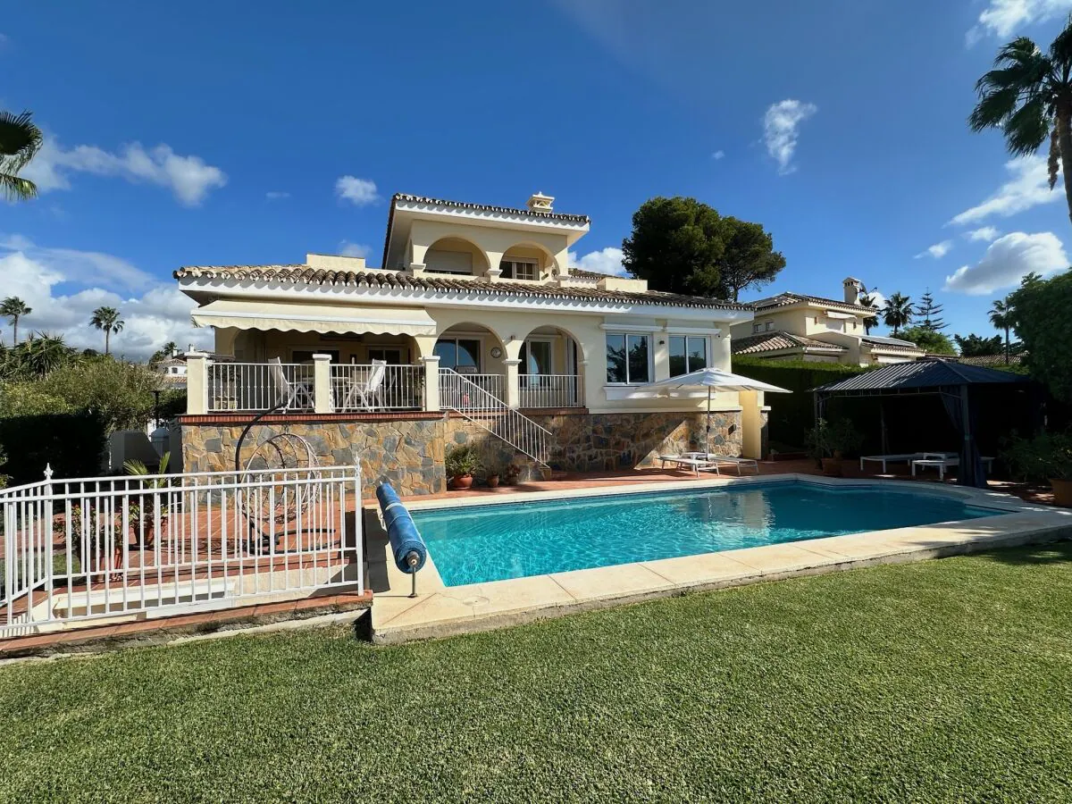 Villa In Elviria with a 180Â° sea view