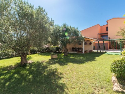 Holiday apartment Holiday apartment INES with private garden and barbecue near Pula - Outdoor photo 6