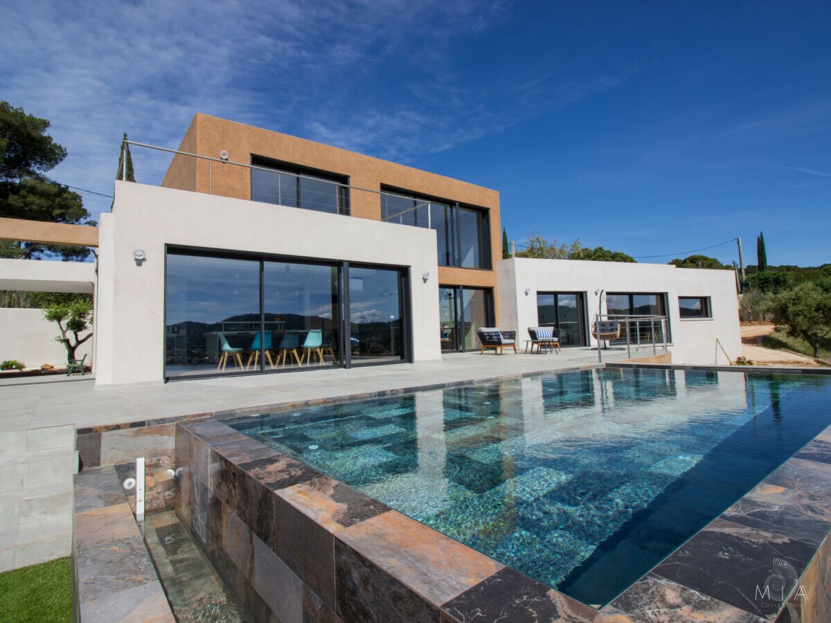 Villa VILLA TITIMAMA CARQUEIRANNE - Outdoor photo 2