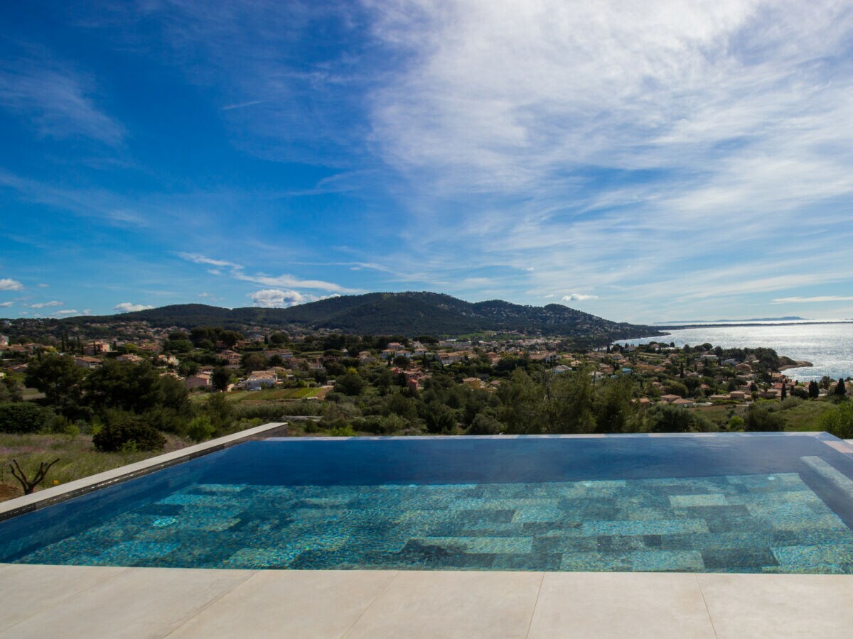 Villa VILLA TITIMAMA CARQUEIRANNE - Outdoor photo 4