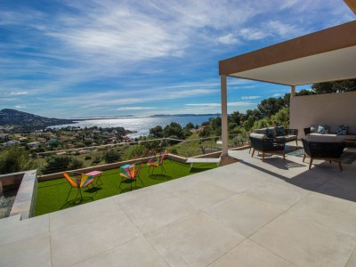 Villa VILLA TITIMAMA CARQUEIRANNE - Outdoor photo 12