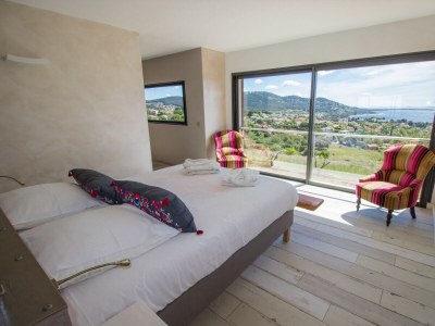 Villa VILLA TITIMAMA CARQUEIRANNE - Features photo 31