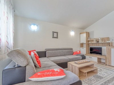 Apartment Mara - Two-Bedroom Apartment with Balcony A2 - Features photo 5