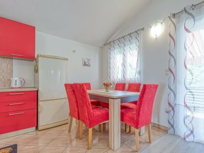 Apartment Mara - Two-Bedroom Apartment with Balcony A2 - Features photo 7