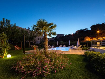 Holiday house Holiday home "Ana" - Outdoor photo 7