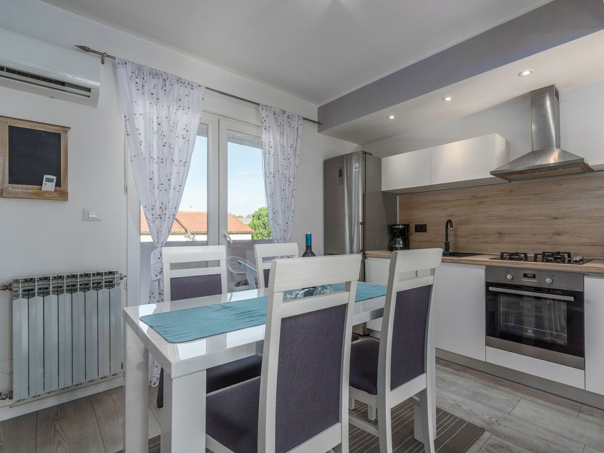 Apartment Apartment Bella with Balcony - Features photo 5