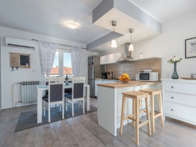 Apartment Apartment Bella with Balcony - Features photo 7