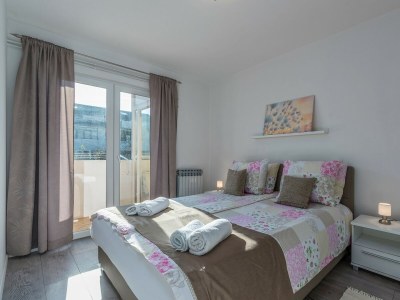 Apartment Apartment Bella with Balcony - Features photo 8