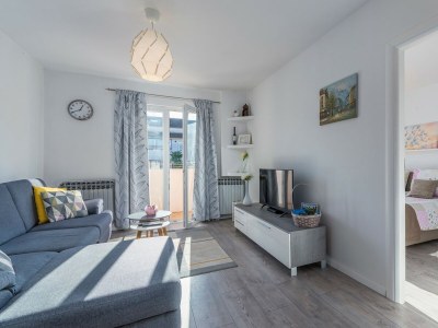 Apartment Apartment Bella with Balcony - Features photo 12