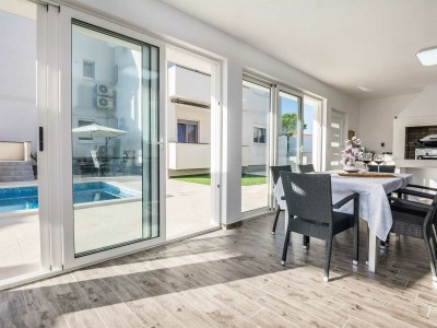 Holiday apartment Olujic 2 - Features photo 33