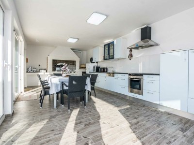 Holiday apartment Olujic 2 - Features photo 35