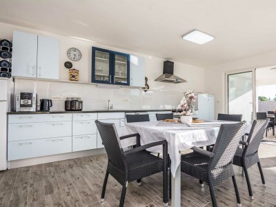 Holiday apartment Olujic 2 - Features photo 36