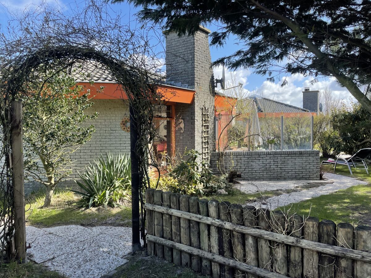 Holiday house Zeestern 25 in holiday park Strandslag - Outdoor photo 2