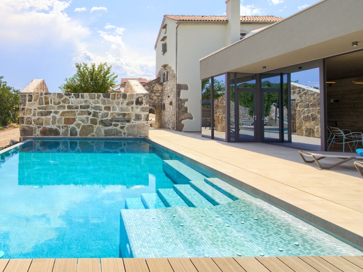 Villa Villa JERINI with a 50m2 heated saltwater pool and wellness Jacuzzi nearby