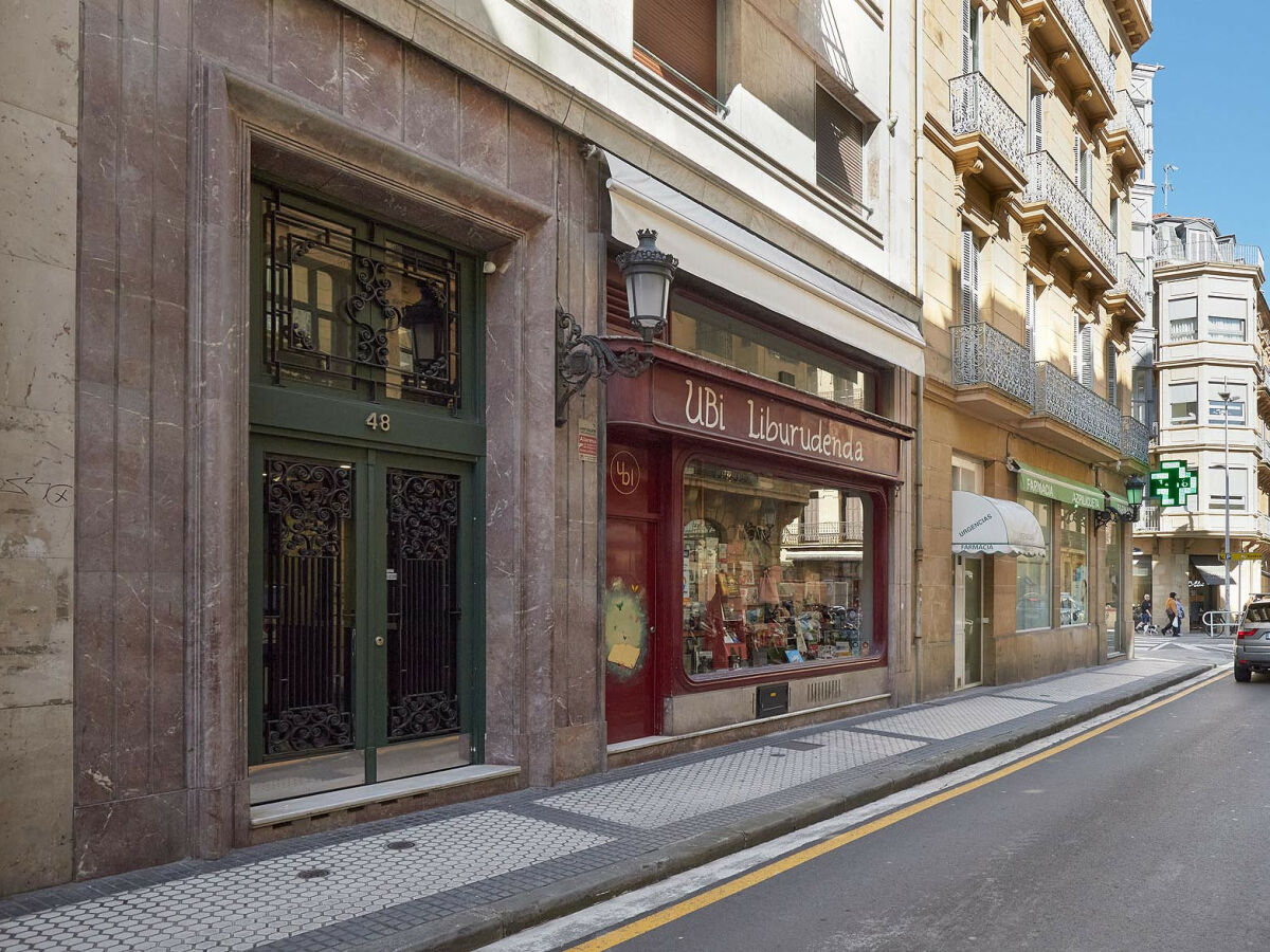 Apartment Chicago | The Rentals Collection - Outdoor photo 5