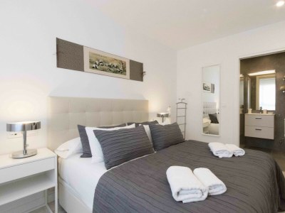 Apartment Issar - The Rentals Collection - Features photo 16