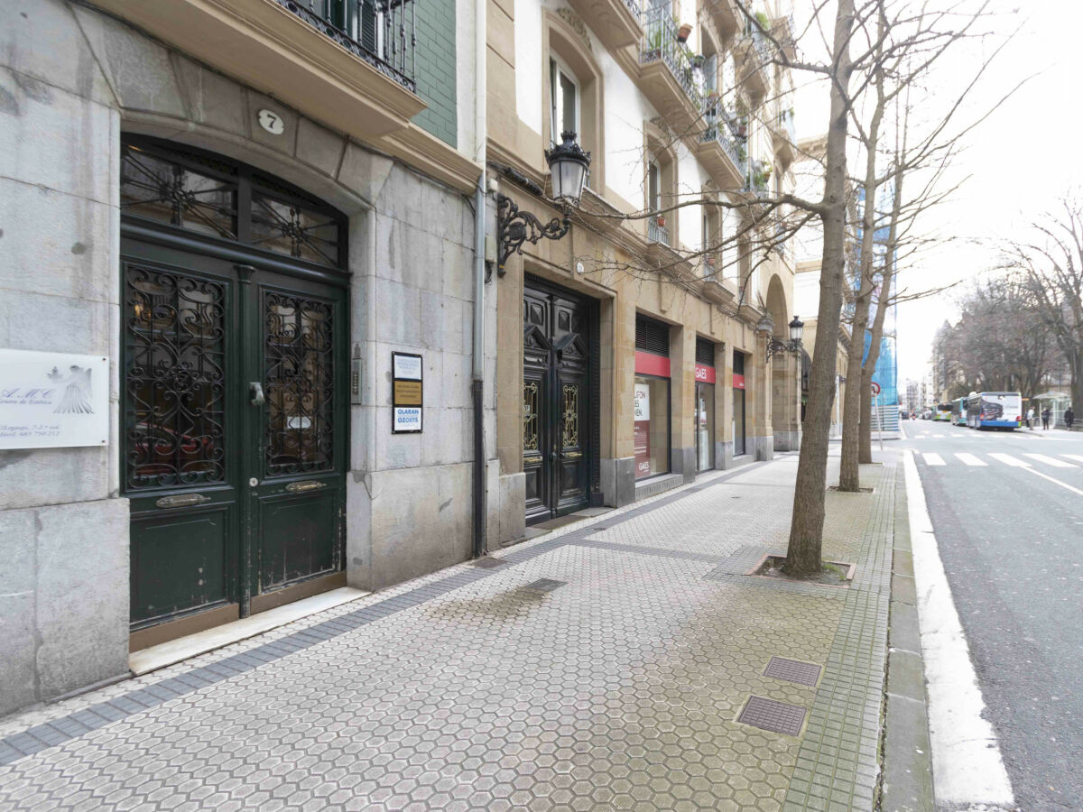 Apartment Legazpi | The Rentals Collection - Outdoor photo 4