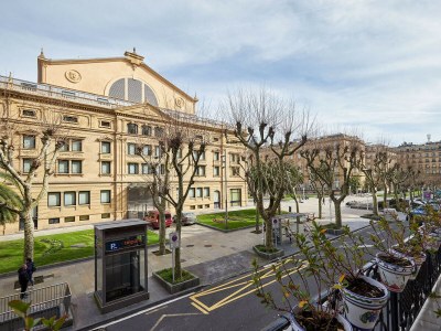 Apartment Opera | The Rentals Collection - Environment photo 32