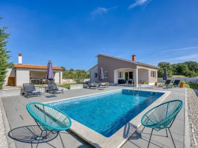 Villa Villa Rita with Private Pool in Tinjan - Villa