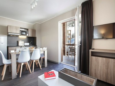 Holiday park Chalet in Praroustan mit Bergblick - Features photo 14