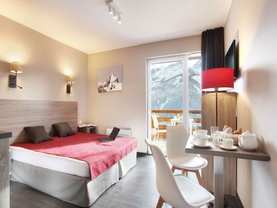 Holiday park Chalet in Praroustan mit Bergblick - Features photo 15