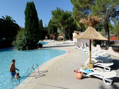 Holiday park Resort in Arles mit Pools nahe Camargue - Outdoor photo 6