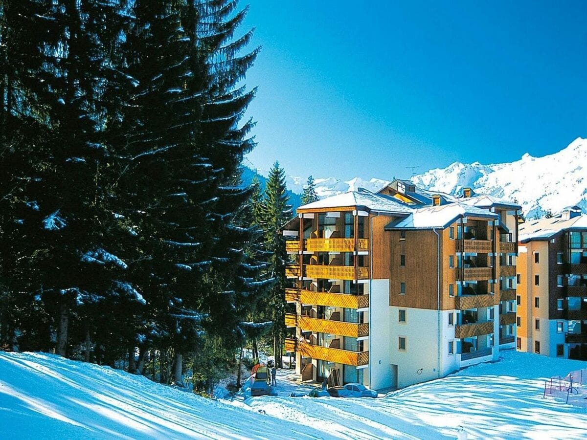 Holiday park Cosy Ski Apartment w/ Pool - Outdoor photo 3