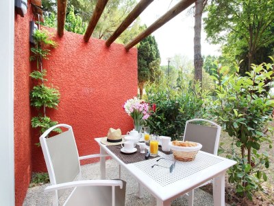 Holiday park Resort in Arles mit Pools nahe Camargue - Outdoor photo 5