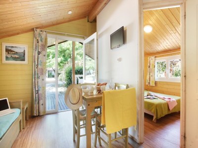 Holiday park Chalet in Provence with Shady Pine Retreat - Features photo 8