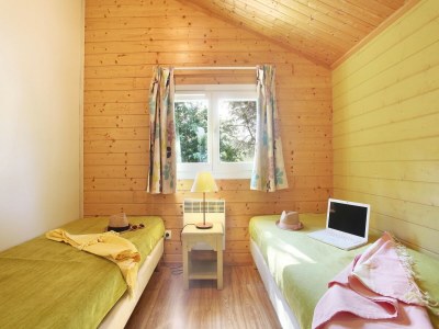 Holiday park Chalet in Provence with Shady Pine Retreat - Features photo 9