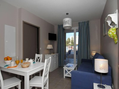 Holiday park Sunny Retreat with Pool - Features photo 16