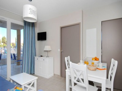 Holiday park Wohnung in Frankreich mit Pool und Kiefern - Features photo 13