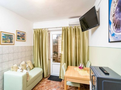 Apartment Apartments Nikolina (LU) - One-Bedroom Apartment with terrace - Features photo 10