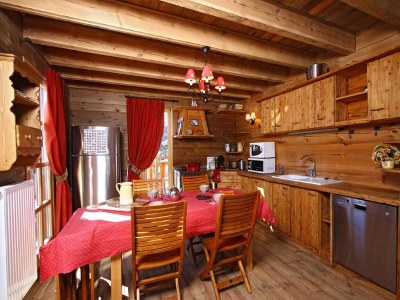 Chalet Chalet in Alpe d'Huez with Sauna & Hot Tub - Features photo 11